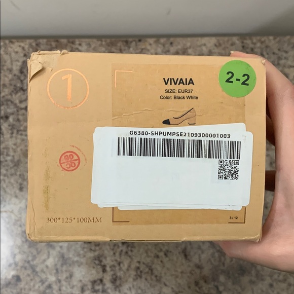 Elegant Cream and Black Almond-Toe Chunky Heels - Picture 16 of 17